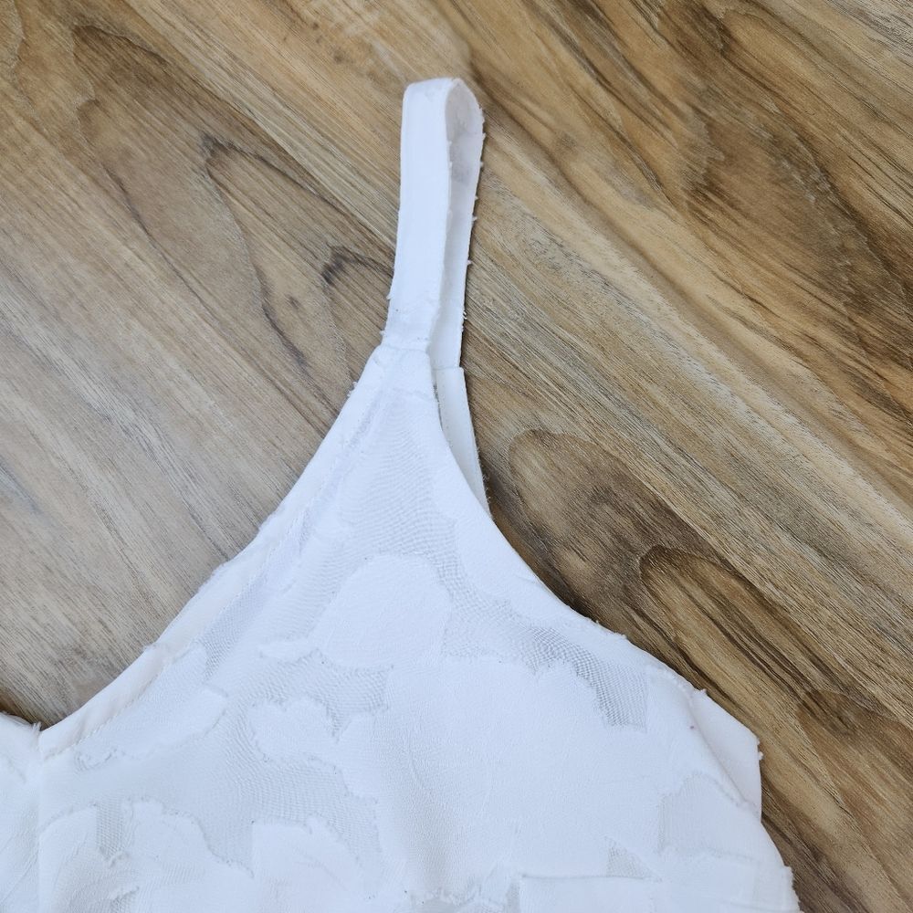 ☔️💜White Cascading Ruffle Front Sleeveless Top Small - Picture 6 of 12